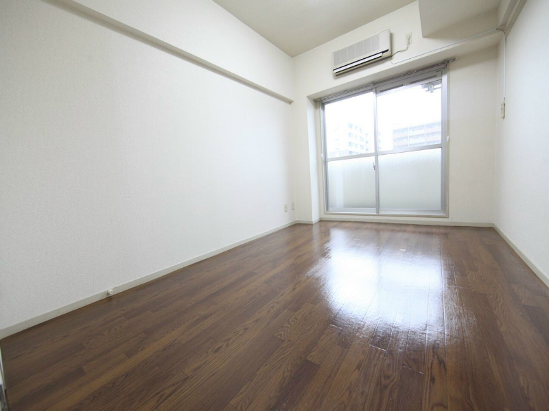 バルコニー　洋室8.0帖　エアコン完備　バルコニー