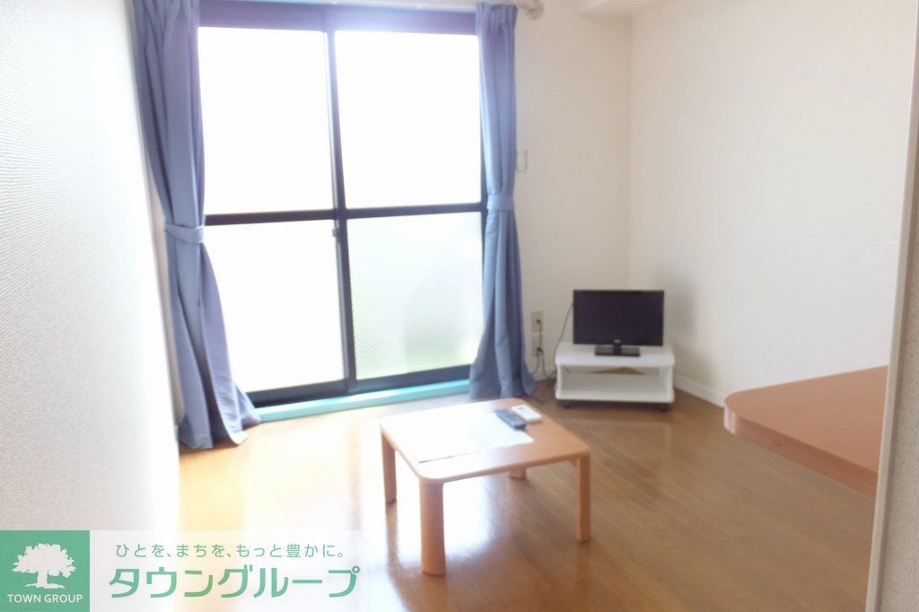 居室・リビング　家具家電設置済みのお部屋です