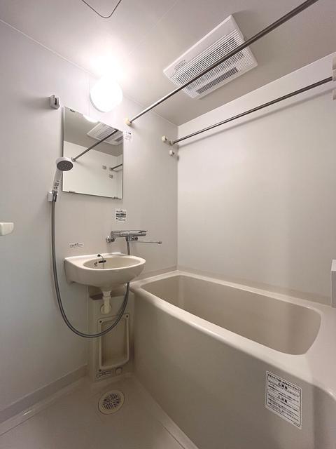 バス・シャワールーム　落ち着いた空間のお風呂です