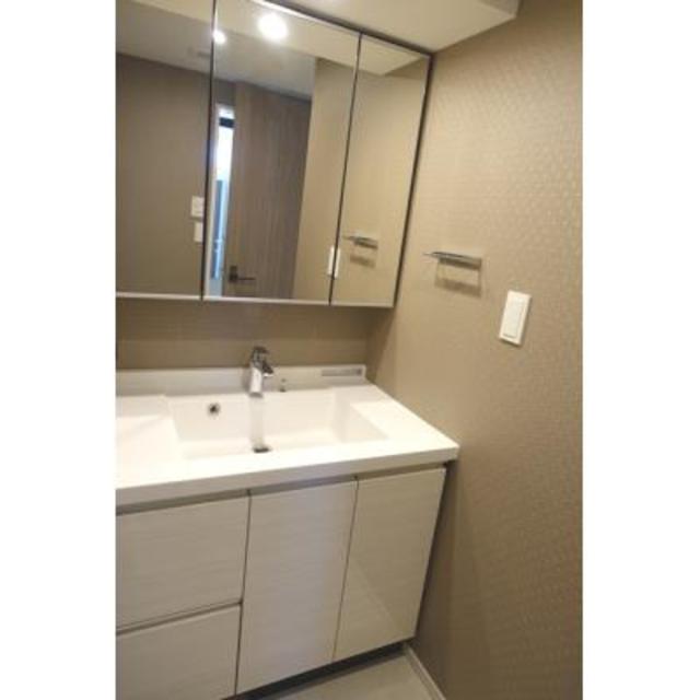 洗面設備　※写真は同タイプ住戸です。