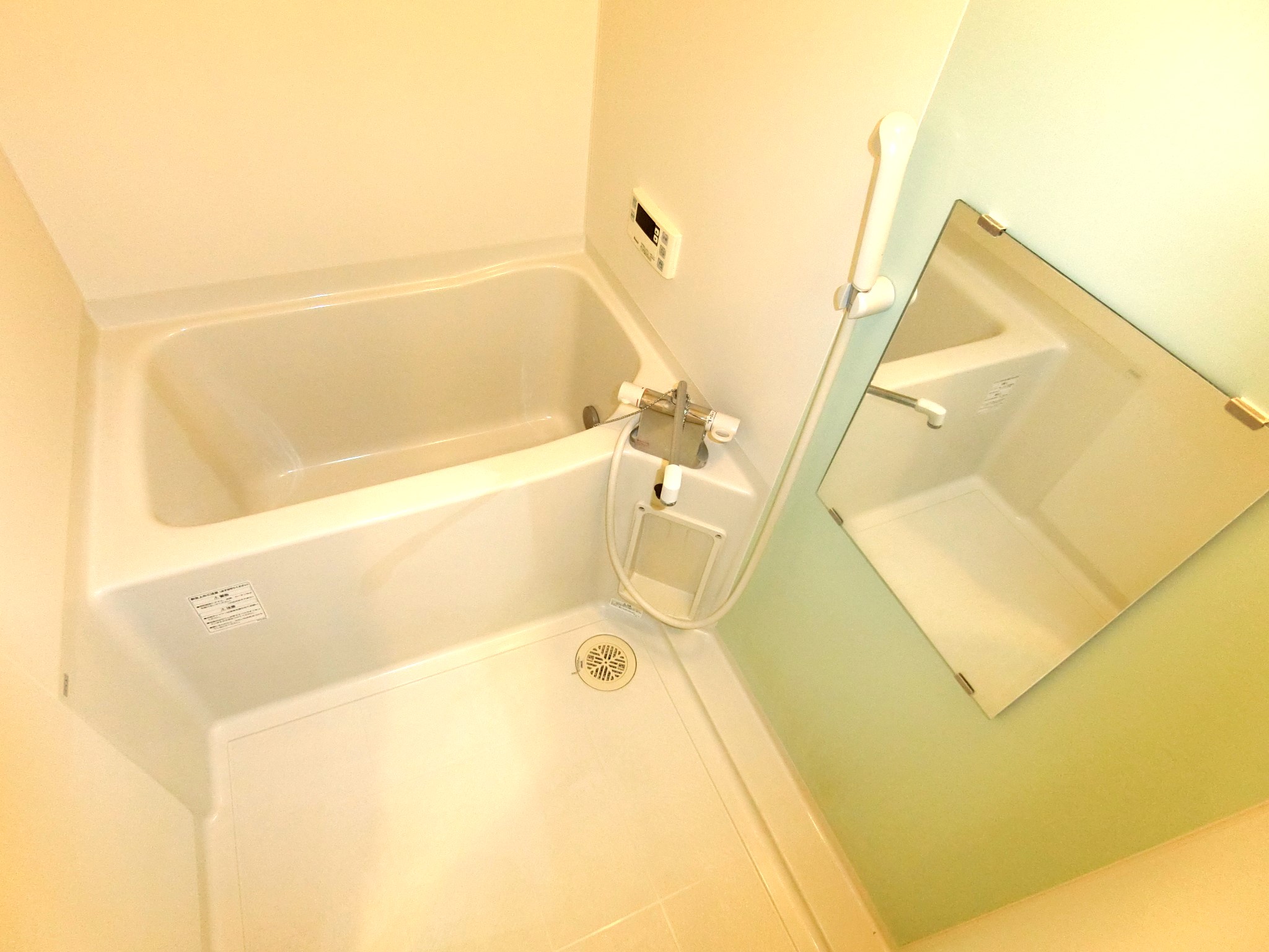 バス・シャワールーム　雨でも安心な浴室乾燥機を完備です☆