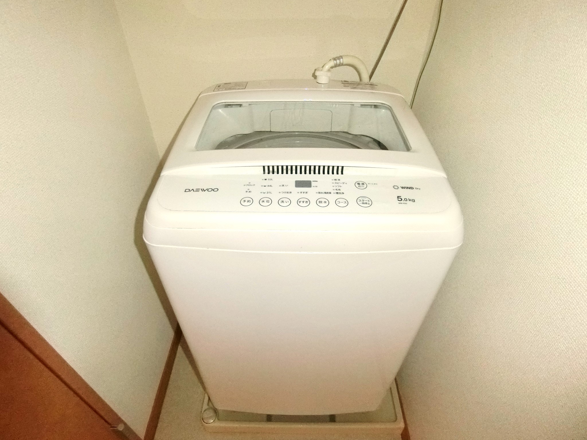 洗面設備　室内に全自動洗濯機を完備です☆