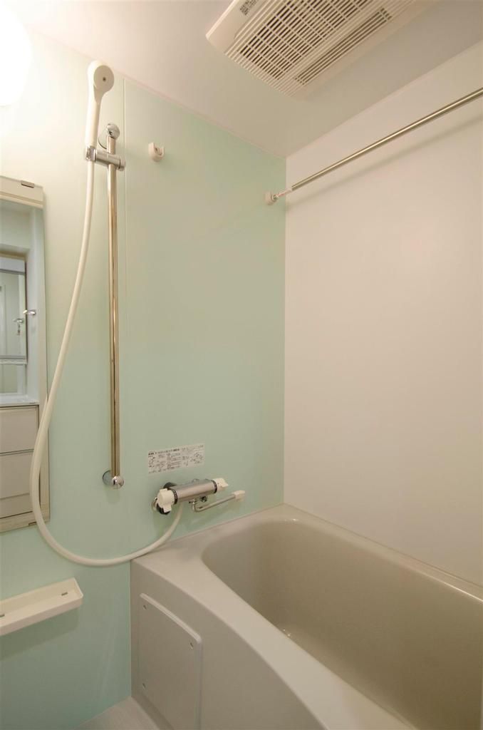 バス・シャワールーム　コンパクトで使いやすいお風呂です