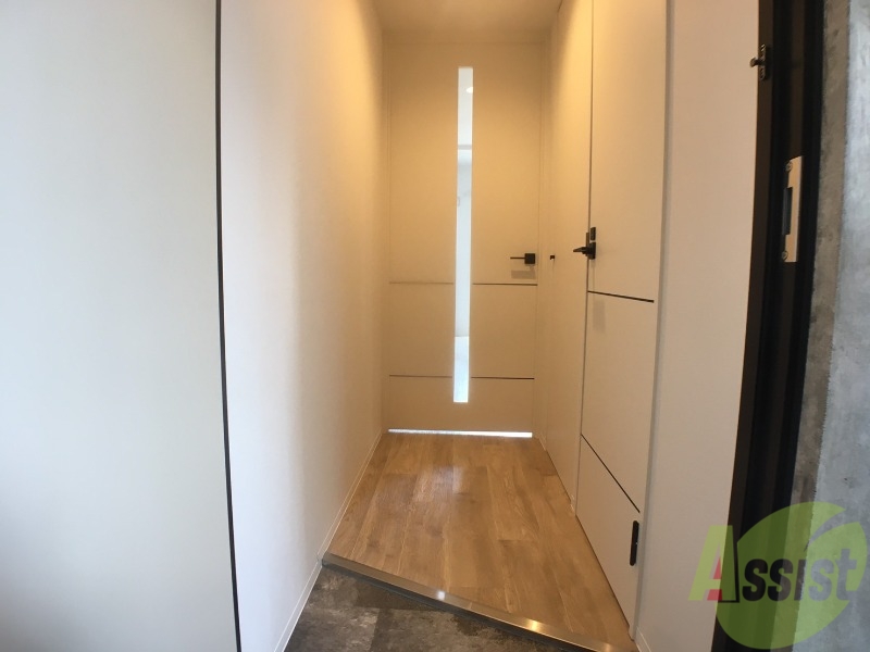 玄関　玄関の様子です。明るい印象ですね。気分もあがりそう。