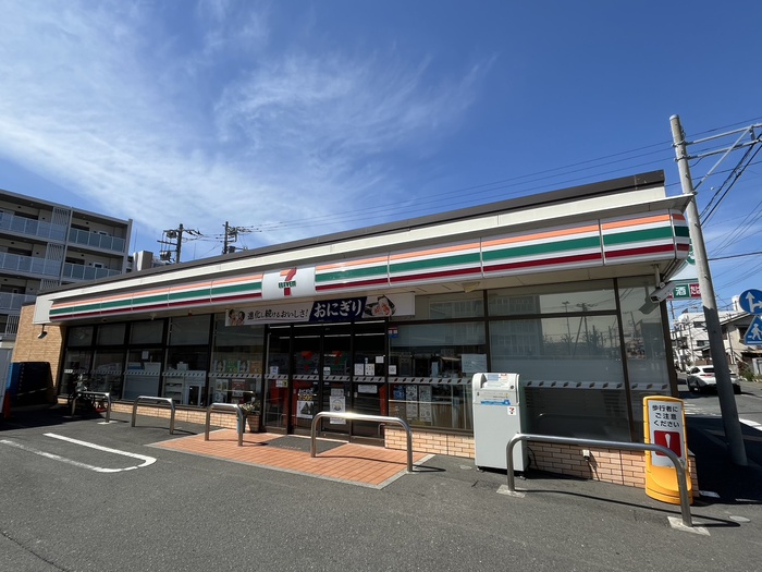コンビニ　セブンイレブン横須賀公郷町２丁目店（コンビニ）まで323m