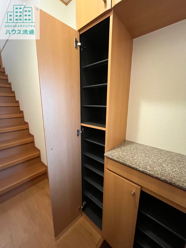 玄関　※別号室の写真になります。