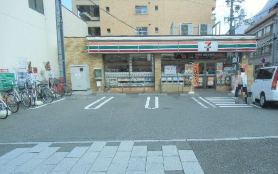コンビニ　セブン‐イレブン 名古屋瑞穂通８丁目店（コンビニ）まで353m