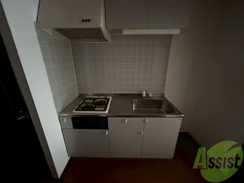 キッチン　収納充実で、広さもお料理するのに問題無いかと思います。