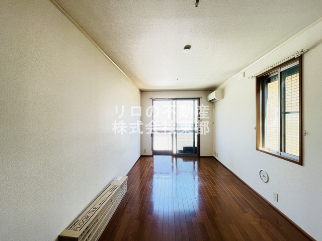 居室・リビング　南東南向きの明るい２面採光！風通しももちろん良好です♪