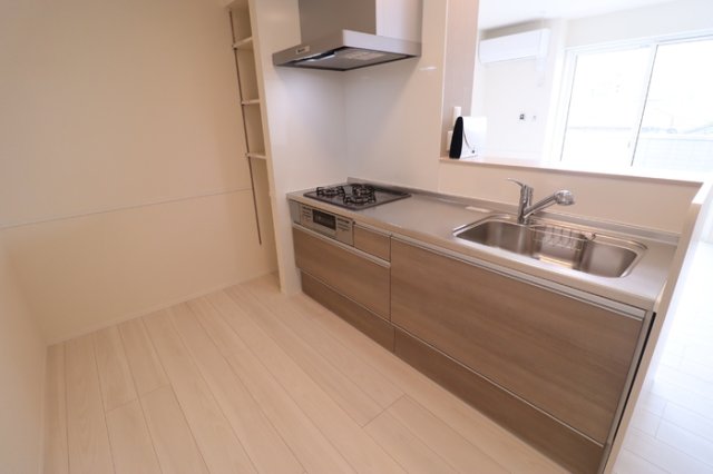 キッチン　※別部屋の参考写真、現況優先※