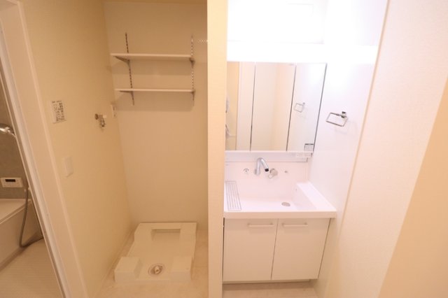 洗面設備　※別部屋の参考写真、現況優先※