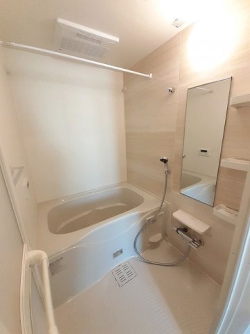 バス・シャワールーム　コンパクトで使いやすいお風呂です