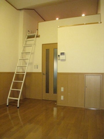 玄関　両サイドにシューズボックスがあり玄関は広く使えますよ