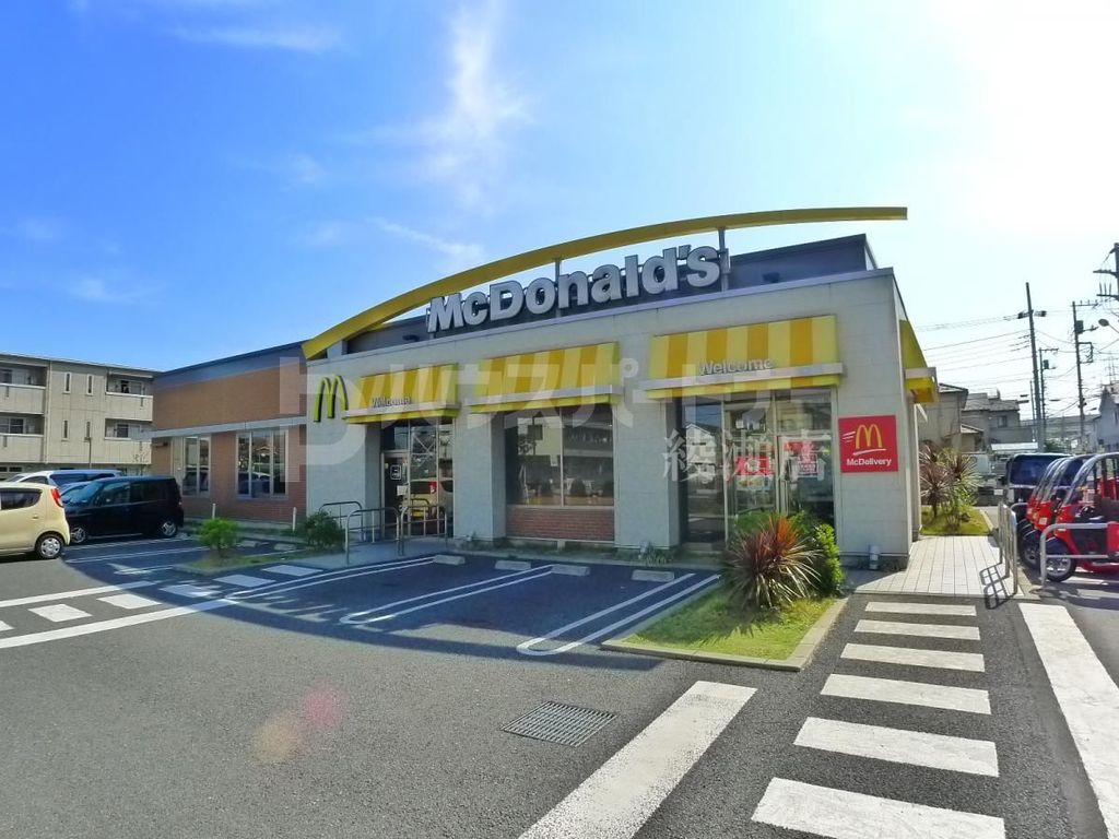 飲食店　マクドナルド足立六町店（飲食店）まで200m