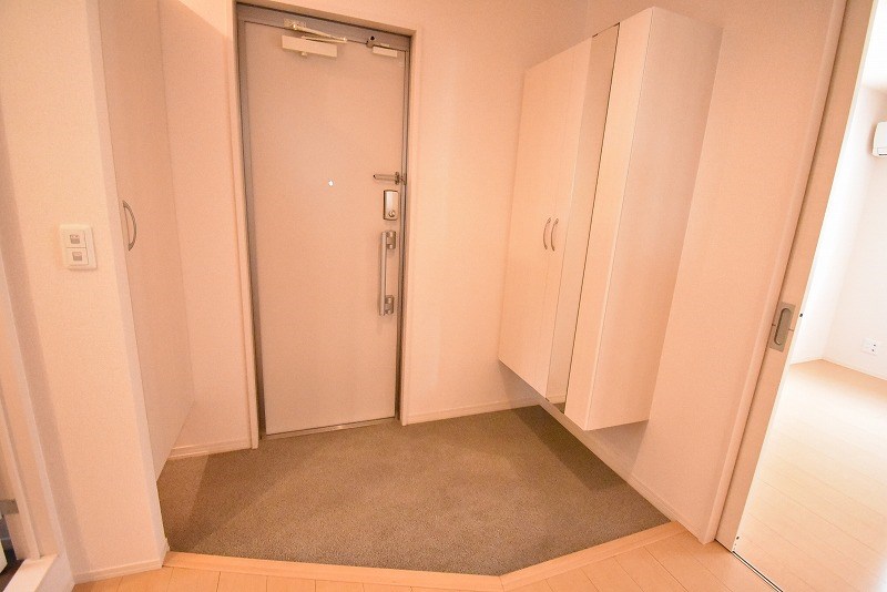 玄関　広々玄関