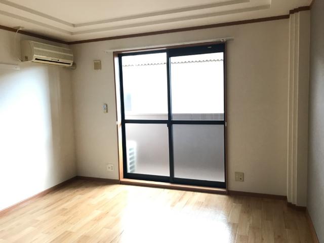 居室・リビング　室内