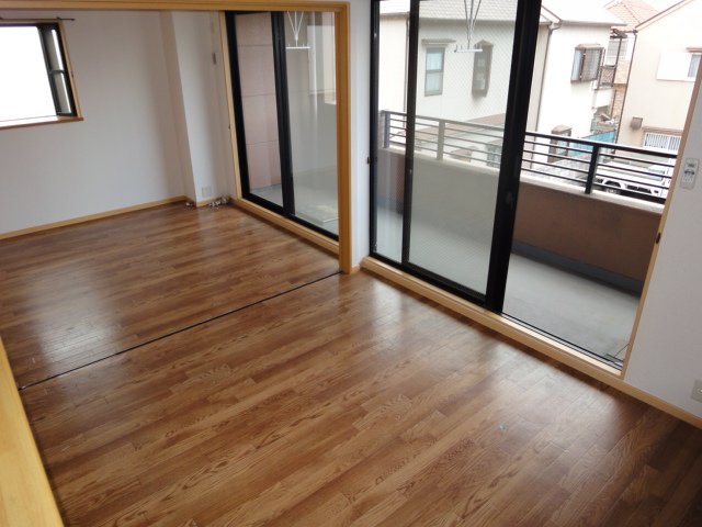 居室・リビング　南向きで明るいリビング♪