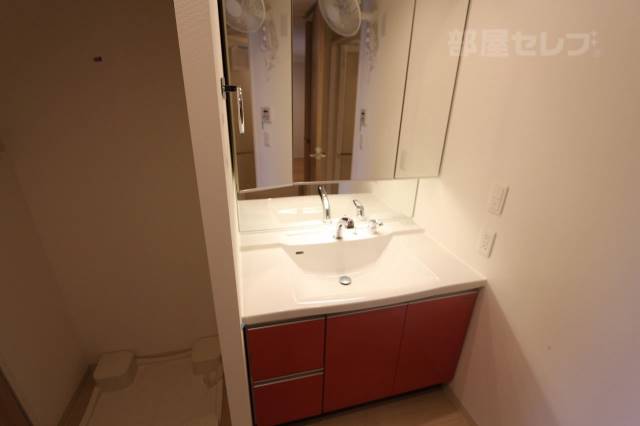 洗面設備　洗面脱衣スペースです。