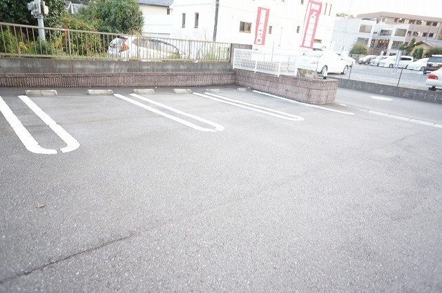 駐車場　駐車場に車を止められます