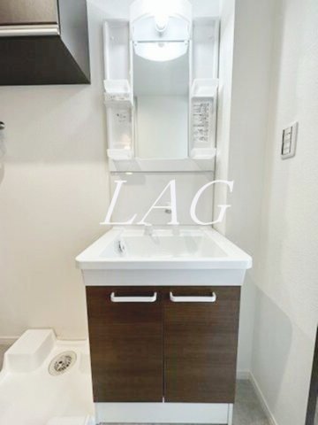 洗面設備　独立洗面台です。（同仕様設備です。）