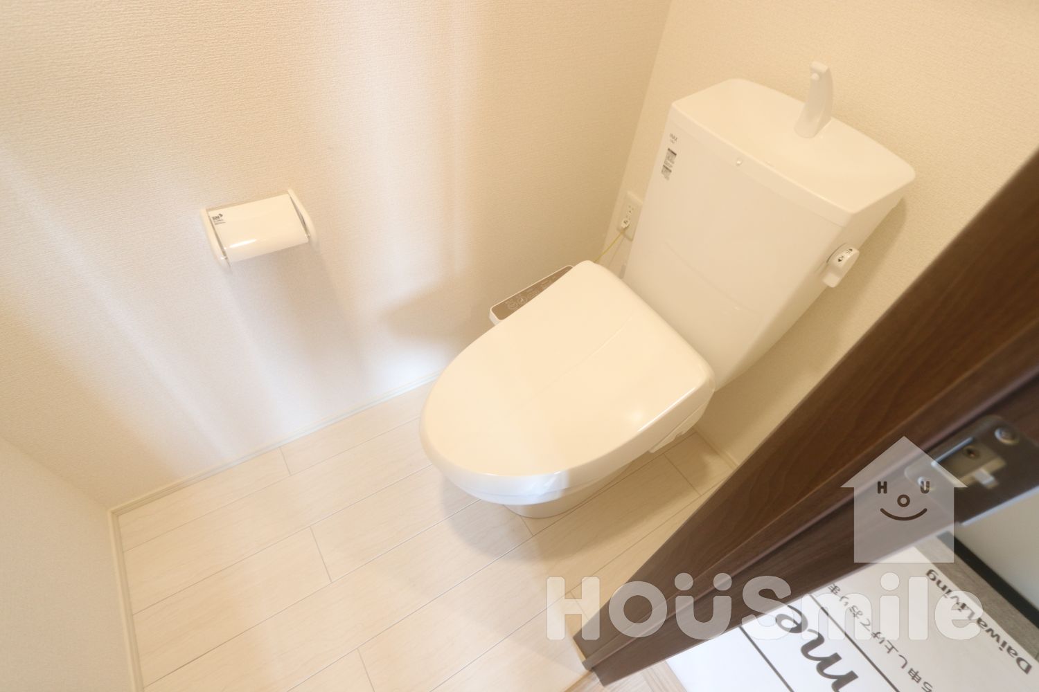 トイレ　※現在建築中、写真は同タイプを使用