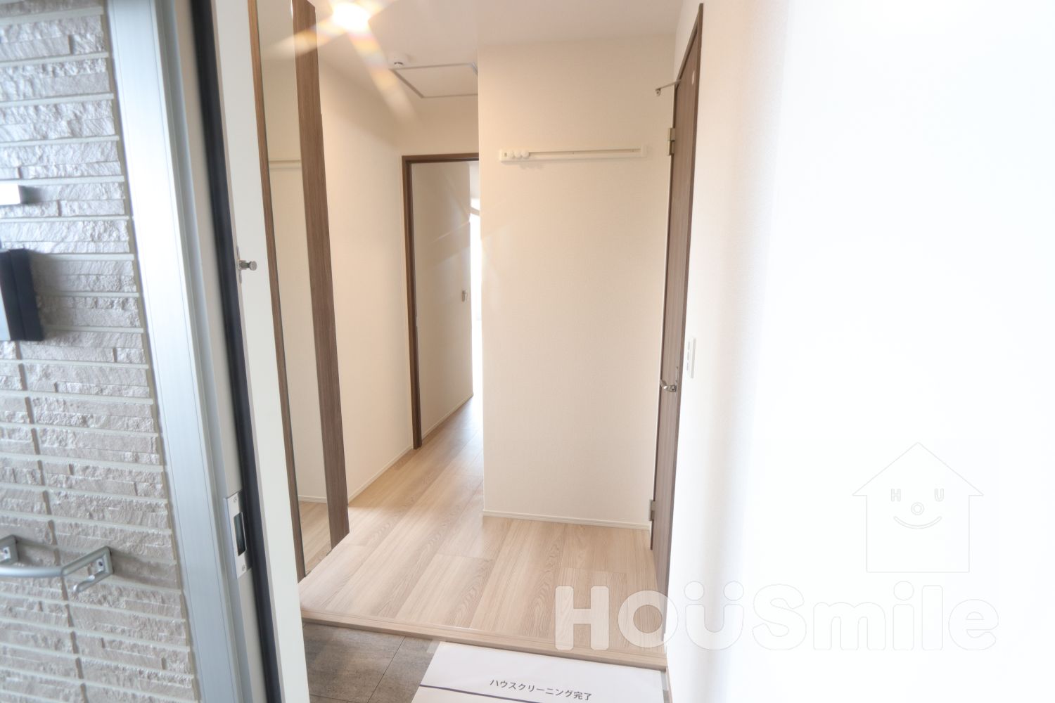 玄関　※現在建築中、写真は同タイプを使用