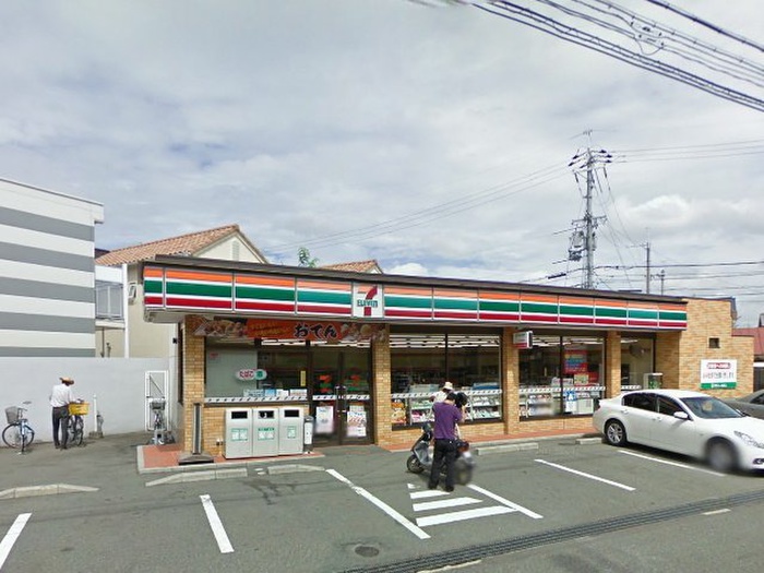 コンビニ　セブンイレブン中村町店（コンビニ）まで220m