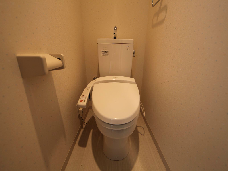 トイレ　温水洗浄暖房便座付トイレ