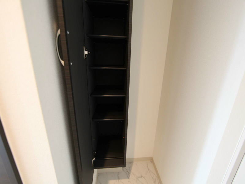 玄関　玄関　シューズボックス付（収納充実してます）