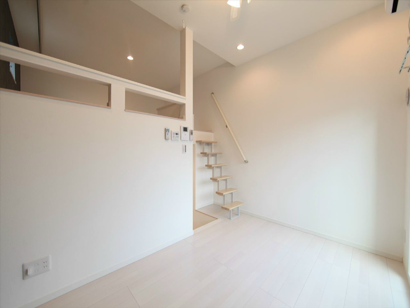 居室・リビング　下階洋室6帖　上階ロフト5.9帖（収納でも部屋でも使えます）