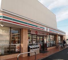 コンビニ　セブンイレブン足立綾瀬4丁目店（コンビニ）まで80m