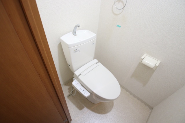 トイレ　※別室の参考写真の為、現況優先です。