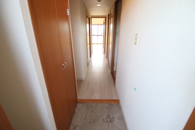 玄関　※別室の参考写真の為、現況優先です。