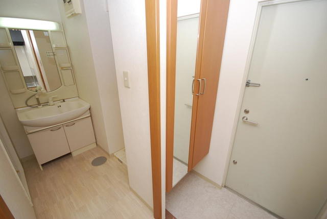 その他　下駄箱　閉