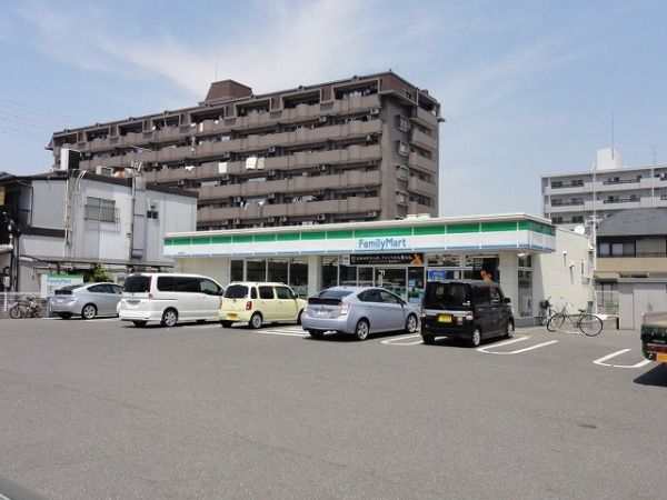 コンビニ　ファミリーマート岡崎橋目店（コンビニ）まで227m