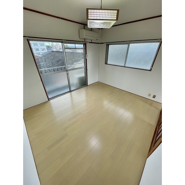 居室・リビング　角部屋でスッキリ明るい♪