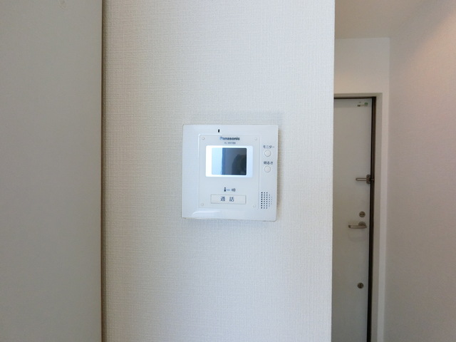 セキュリティ　来訪者の姿を確認できるＴＶモニター付インターホン設置済です！