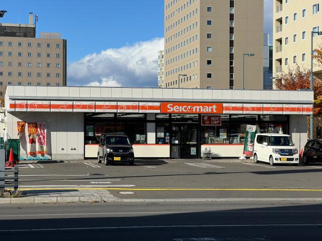 コンビニ　セイコーマート帯広駅前店（コンビニ）まで198m