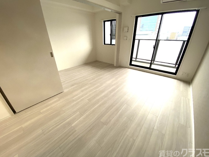 居室・リビング　白を基調にした明るいお部屋です。