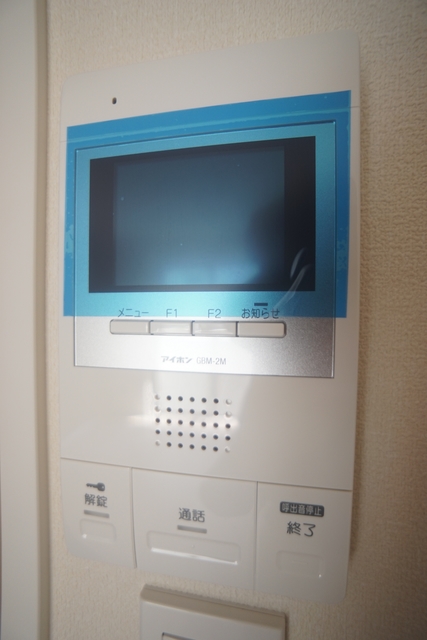 セキュリティ　来訪者の姿を確認できるＴＶモニター付インターホン設置済です！
