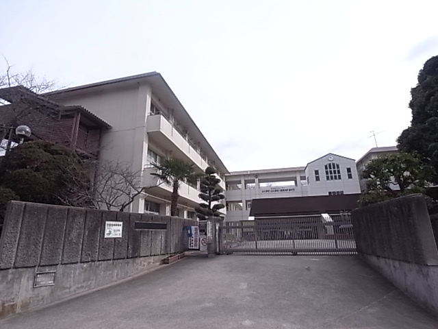 中学校　生駒市立緑ケ丘中学校（中学校）まで3306m