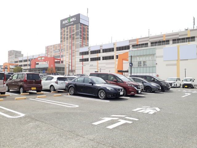 ショッピングセンター　アクロスモール春日店（ショッピングセンター）まで1300m