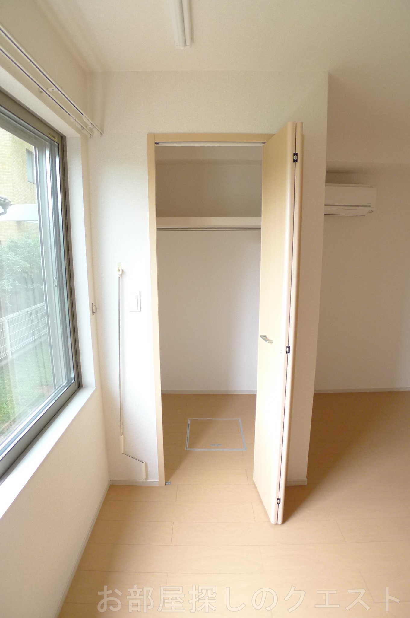 収納　（写真は同仕様反転）