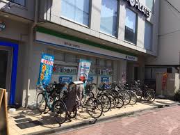 コンビニ　ファミリーマート高円寺あづま通り店（コンビニ）まで49m