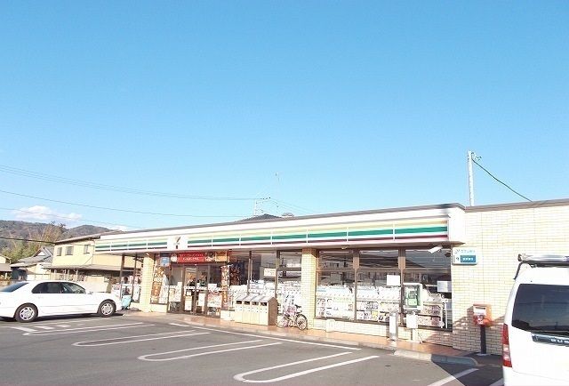 コンビニ　セブンイレブン別堀店（コンビニ）まで300m