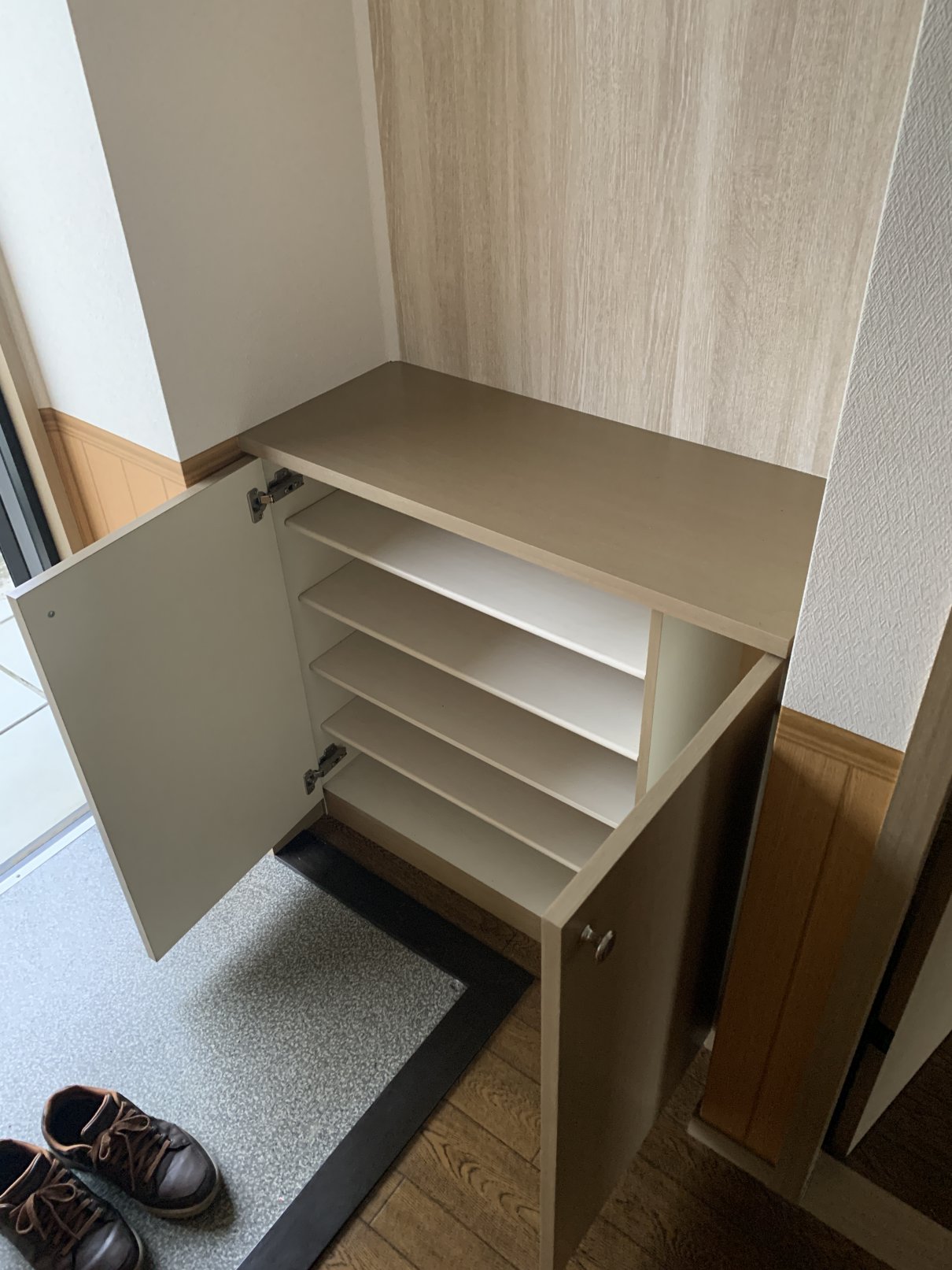玄関　下駄箱付