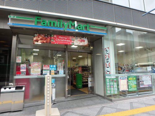 コンビニ　ファミリーマート曽根崎二丁目店（コンビニ）まで256m
