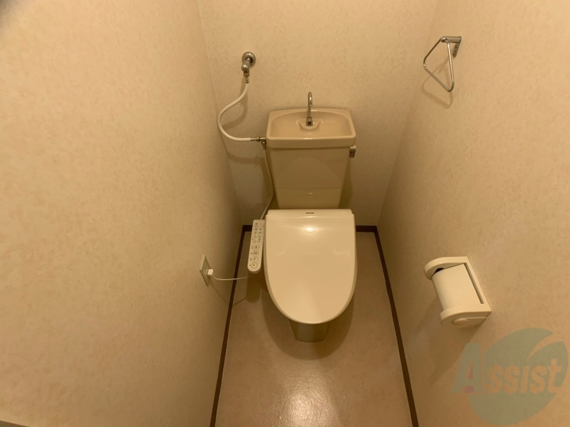 トイレ　こちらはトイレです。清潔感があり、安心して使用できます。