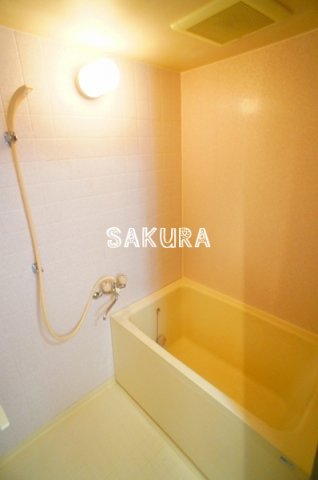 バス・シャワールーム　ご家族や長時間入浴に便利な追い炊き機能付きです♪