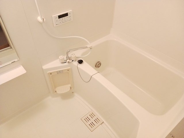 バス・シャワールーム　コンパクトで使いやすいお風呂です